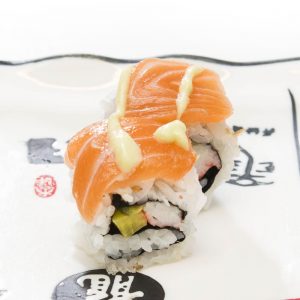 45. Sake roll maki 4粒蟹肉青瓜上面三文鱼38